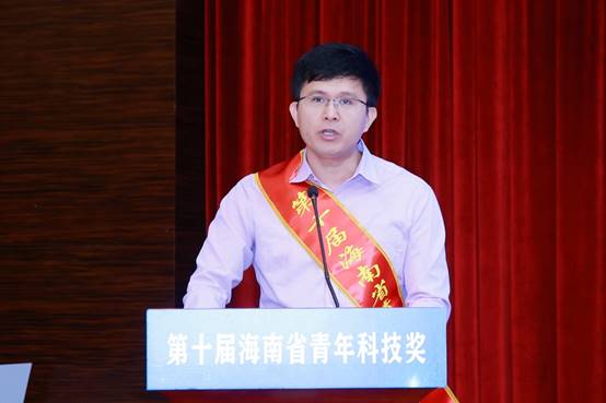 说明: J:\5.Bwin必赢国际官网(2022年11月始)\照片\【20230530】王咸鹏 第十届海南省青年科技奖\微信图片_20230530090204.jpg