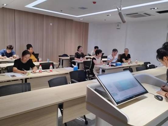 说明: 书记邓秀成，经理苏婷